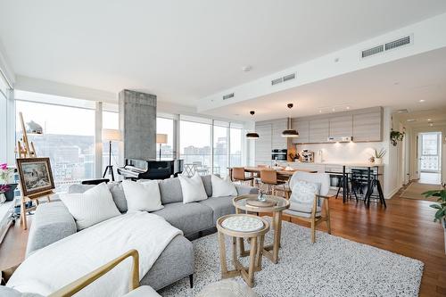 Living room - 2501-1155 Rue De La Montagne, Montréal (Ville-Marie), QC - Indoor Photo Showing Living Room