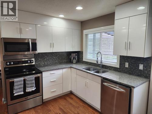 1628 Gillett Street, Prince George, BC - Indoor Photo Showing Kitchen With Double Sink With Upgraded Kitchen
