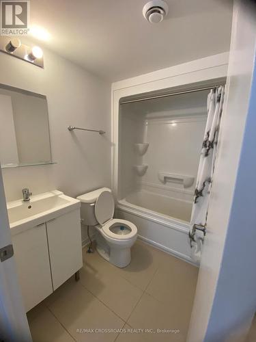73 - 1760 Simcoe Street N, Oshawa, ON - Indoor Photo Showing Bathroom