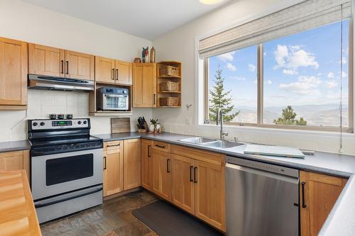 2286 Carmi Road, Penticton, BC - Indoor Photo Showing Kitchen With Double Sink