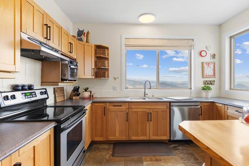 2286 Carmi Road, Penticton, BC - Indoor Photo Showing Kitchen With Double Sink