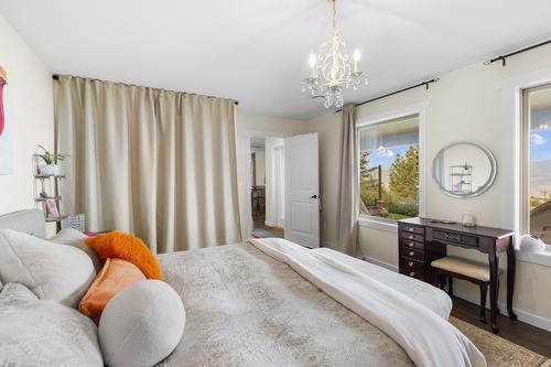 2286 Carmi Road, Penticton, BC - Indoor Photo Showing Bedroom