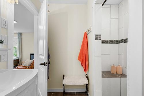 2286 Carmi Road, Penticton, BC - Indoor Photo Showing Bathroom