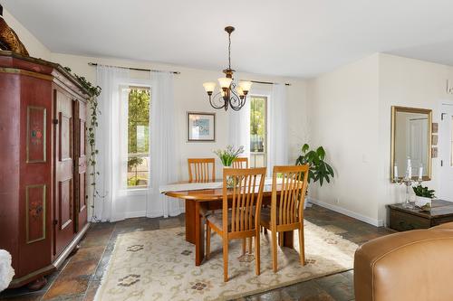 2286 Carmi Road, Penticton, BC - Indoor Photo Showing Dining Room