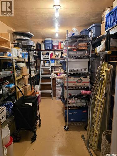 504 Mistusinne Crescent, Mistusinne, SK - Indoor With Storage