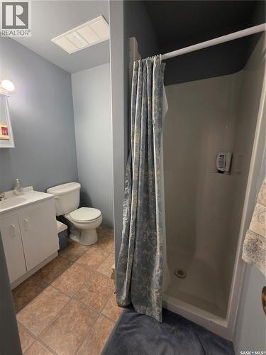 504 Mistusinne Crescent, Mistusinne, SK - Indoor Photo Showing Bathroom