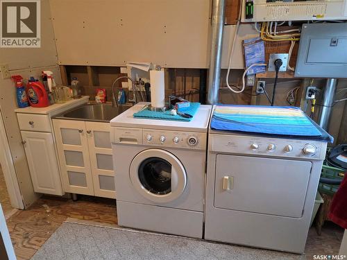 504 Mistusinne Crescent, Mistusinne, SK - Indoor Photo Showing Laundry Room