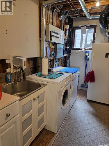 504 Mistusinne Crescent, Mistusinne, SK - Indoor Photo Showing Laundry Room