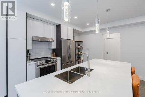2177 Lakeshore Road, Burlington, ON - Indoor Photo Showing Kitchen With Double Sink With Upgraded Kitchen