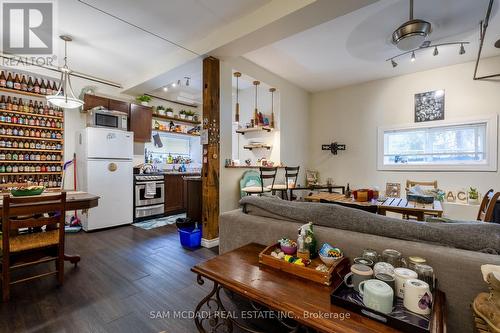 2177 Lakeshore Road, Burlington, ON - Indoor Photo Showing Living Room