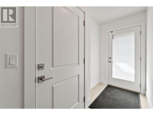 Similar too - 720 Valley Road Unit# 47, Kelowna, BC - Indoor Photo Showing Other Room