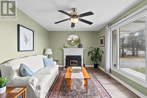 6481 Rideau Valley Drive N, Ottawa, ON - Indoor Photo Showing Living Room With Fireplace