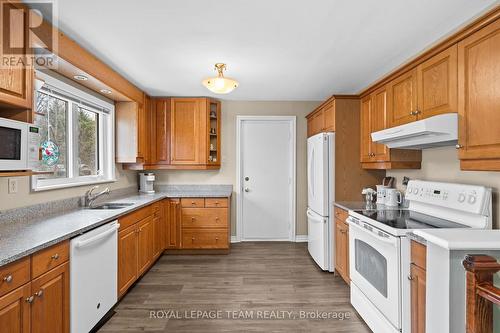 6481 Rideau Valley Drive N, Ottawa, ON - Indoor Photo Showing Kitchen