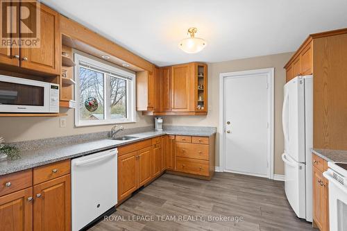 6481 Rideau Valley Drive N, Ottawa, ON - Indoor Photo Showing Kitchen