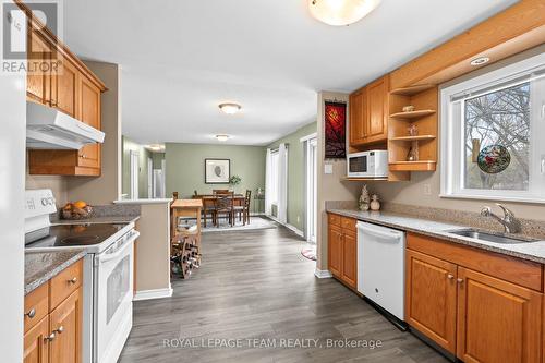 6481 Rideau Valley Drive N, Ottawa, ON - Indoor Photo Showing Kitchen