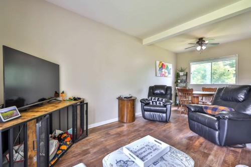 Living Room - 187  - 189 Rue Principale S., Maniwaki, QC - Indoor Photo Showing Living Room