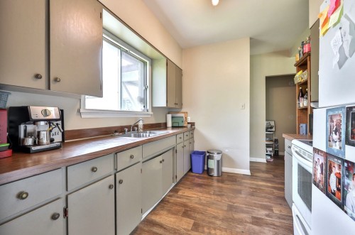Kitchen - 187  - 189 Rue Principale S., Maniwaki, QC - Indoor Photo Showing Kitchen With Double Sink
