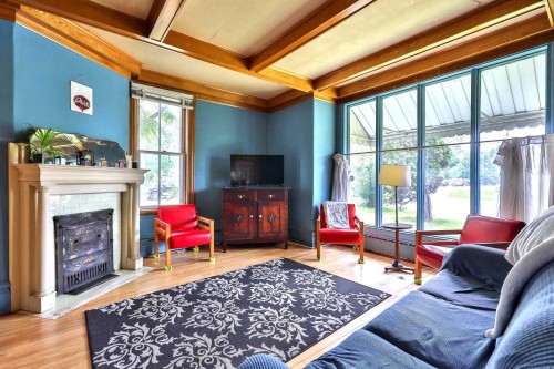 Living Room - 187  - 189 Rue Principale S., Maniwaki, QC - Indoor Photo Showing Living Room With Fireplace