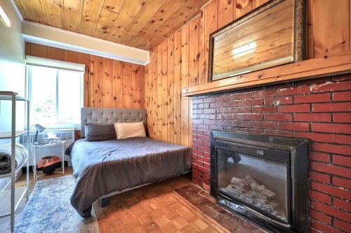 Bedroom - 187  - 189 Rue Principale S., Maniwaki, QC - Indoor With Fireplace