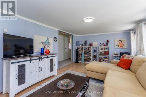 30 Lakeshore Road, Midland, ON - Indoor Photo Showing Living Room