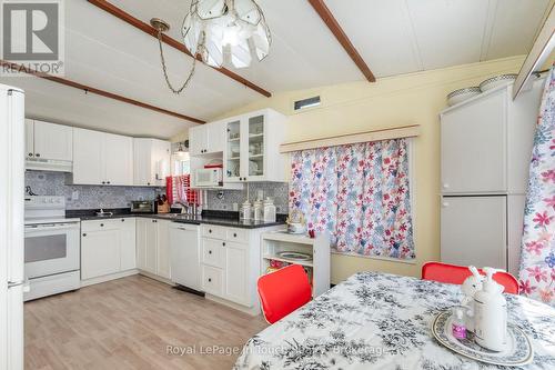 30 Lakeshore Road, Midland, ON - Indoor Photo Showing Kitchen