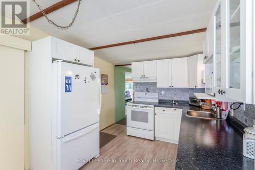 30 Lakeshore Road, Midland, ON - Indoor Photo Showing Kitchen