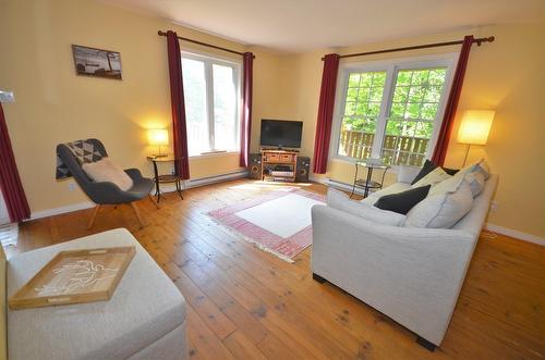 Living room - 142 Ch. De L'Orée-Des-Lacs, Mont-Tremblant, QC - Indoor Photo Showing Living Room