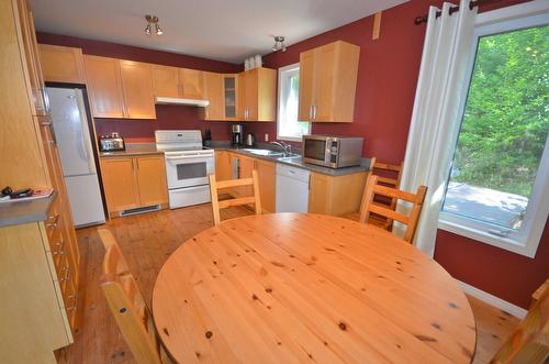 Kitchen - 142 Ch. De L'Orée-Des-Lacs, Mont-Tremblant, QC - Indoor Photo Showing Kitchen With Double Sink