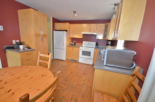 Kitchen - 142 Ch. De L'Orée-Des-Lacs, Mont-Tremblant, QC - Indoor Photo Showing Kitchen