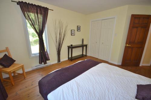 Primary bedroom - 142 Ch. De L'Orée-Des-Lacs, Mont-Tremblant, QC - Indoor Photo Showing Bedroom