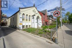 8 ROBERT STREET  Toronto, ON M5S 2K3