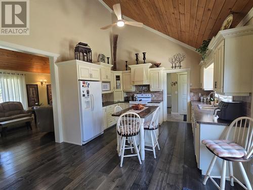 7 Youngsville Drive, Kippens, NL - Indoor Photo Showing Kitchen