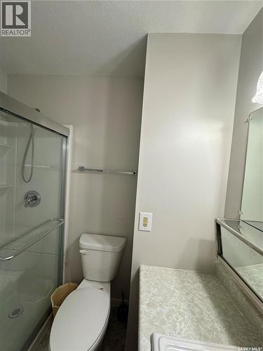 715 6Th Avenue, Hudson Bay, SK - Indoor Photo Showing Bathroom