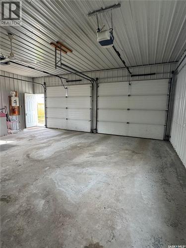 715 6Th Avenue, Hudson Bay, SK - Indoor Photo Showing Garage