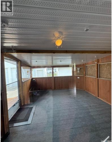 715 6Th Avenue, Hudson Bay, SK - Indoor Photo Showing Garage