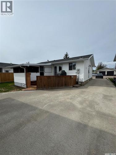 715 6Th Avenue, Hudson Bay, SK - Outdoor