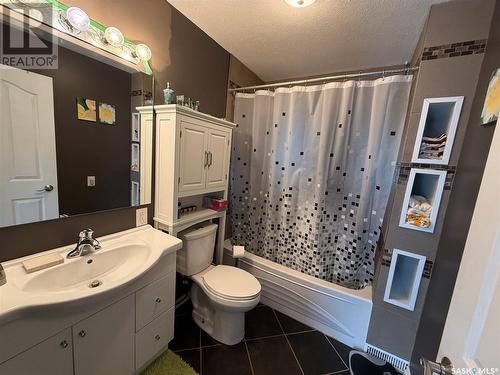 2009 Connaught Street, Regina, SK - Indoor Photo Showing Bathroom