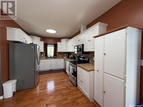 2009 Connaught Street, Regina, SK - Indoor Photo Showing Kitchen