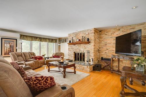Living room - 247 Ch. Des Cèdres, Sainte-Anne-Des-Lacs, QC - Indoor Photo Showing Living Room With Fireplace