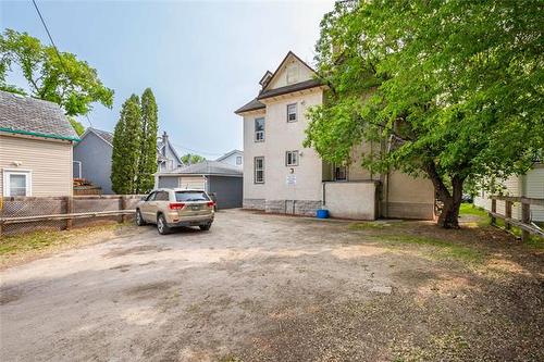 541 Langevin St, Winnipeg, MB 