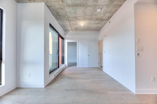 Living room - 213-2660 Rue Ontario E., Montréal (Ville-Marie), QC - Indoor Photo Showing Other Room