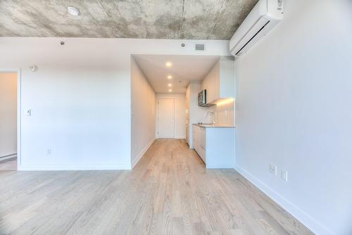 Living room - 213-2660 Rue Ontario E., Montréal (Ville-Marie), QC - Indoor