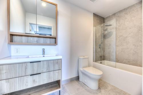 Bathroom - 213-2660 Rue Ontario E., Montréal (Ville-Marie), QC - Indoor Photo Showing Bathroom