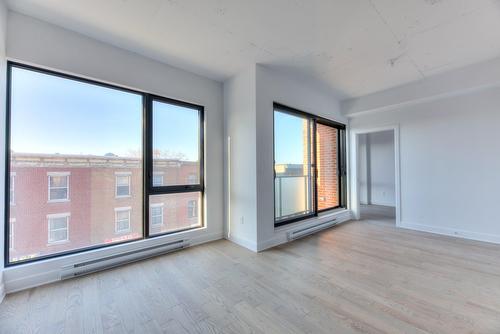 Living room - 213-2660 Rue Ontario E., Montréal (Ville-Marie), QC - Indoor Photo Showing Other Room