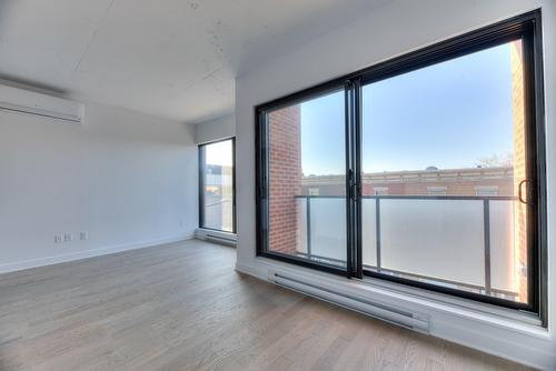 Living room - 213-2660 Rue Ontario E., Montréal (Ville-Marie), QC - Indoor Photo Showing Other Room