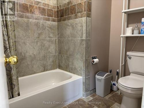 322 Scottsdale Drive, Guelph (Dovercliffe Park/Old University), ON - Indoor Photo Showing Bathroom