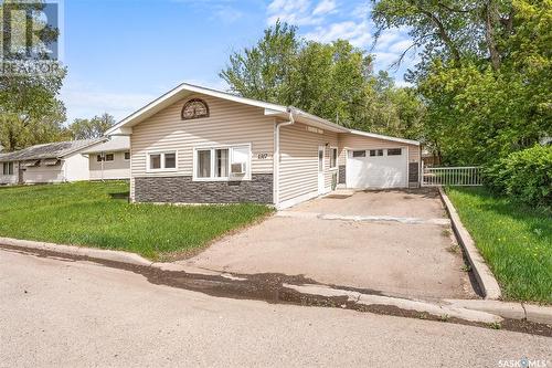1317 Connaught AVENUE  Moose Jaw, SK S6H 4B9