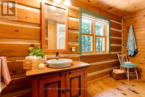 2275 Palmerston Lake, Frontenac (Frontenac North), ON - Indoor Photo Showing Bathroom