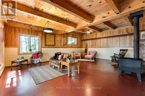 2275 Palmerston Lake, Frontenac (Frontenac North), ON - Indoor