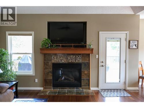 1448 Hemlock Street, Golden, BC - Indoor Photo Showing Living Room With Fireplace